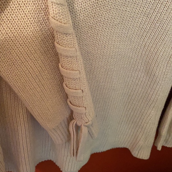 American Eagle cream sweater - Picture 2 of 2